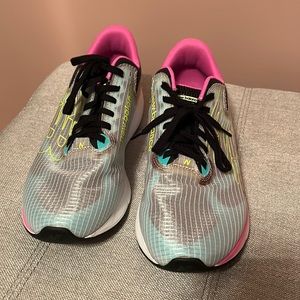 EUC size 11 New Balance Dynasoft Sneakers